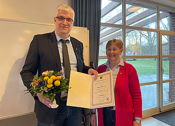 Amtsdirektor Mathias Siebenborn und die ehemalige Amtsvorsteherin Renate Lüschow