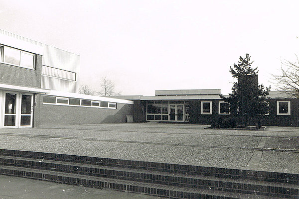 Gebäudeaufnahme der Julianka-Schule aus dem Jahre 1955