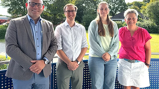 Von links: Hauptamtsleiter Herr Reese, Beamtenanwärter Herr Tiebor, Auszubildende Frau Schönemann und Amtsvorsteherin Frau Ingwersen-Britt.